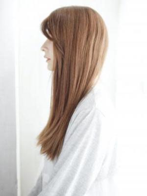 ナチュラルスタイリングのストレートスタイル