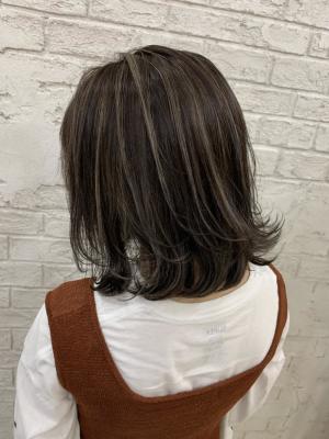 ハイライトカラーことりベージュ切りっぱなしボブ6110