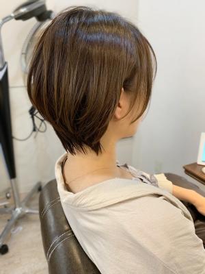 【添田】バッサリイメチェン。耳かけショート。フォギーベージュ