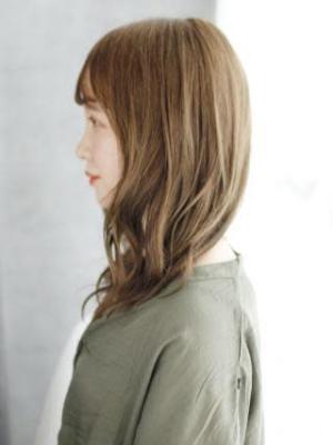 透け感バングのミックスカールスタイル