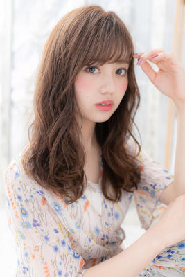 大人かわいいくせ毛風カール&斜めバング 簡単スタイリング 大人かわいいくせ毛風カール&斜めバング 簡単スタイリングのイメージ画像