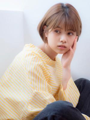 耳かけショートボブ