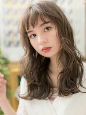 外国人風抜け感…無造作グラマラスロング　ラベージュ