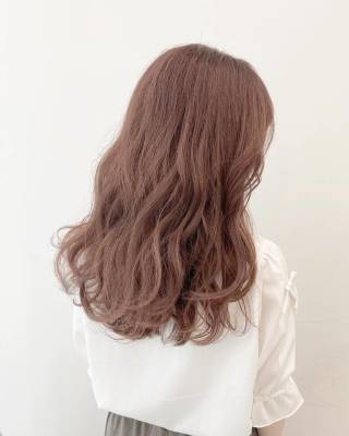 ピンキーブラウンの巻きスタイル ピンキーブラウンの巻きスタイルのイメージ画像
