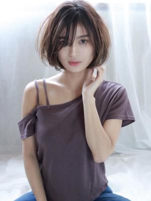 うざバングのエアリーボブ