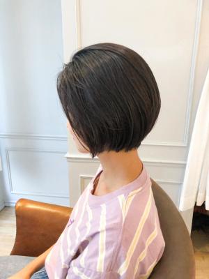 頭の形が綺麗に見える　癖毛でもできるショート