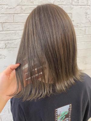イルミナカラーでツヤ感グレージュ7020