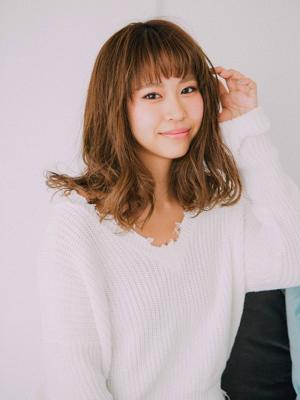 ガーリーフェミニンミディアム