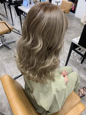 ミルクティーベージュイルミナカラーニュアンスカラー