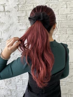 シアーシュシュでモテ髪ヘアアレンジチェリーレッドポニーテール シアーシュシュでモテ髪ヘアアレンジチェリーレッドポニーテール