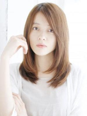 ナチュラルレイヤーストレートスタイル