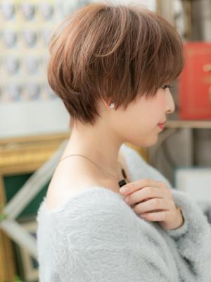 大人かわいい斜めバング小顔ピンクベージュ マッシュヘア 大人かわいい斜めバング小顔ピンクベージュ マッシュヘアのイメージ画像