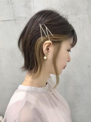 ベージュのイヤリングカラー