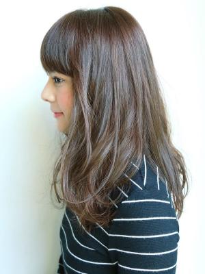 ラフにゆれるセミロングウェーブ