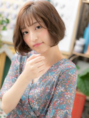 ひし形シルエット大人かわいい前下がりボブ　くすみカラー