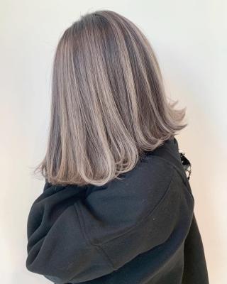 ミルクティーグレージュのグラデーションロブ