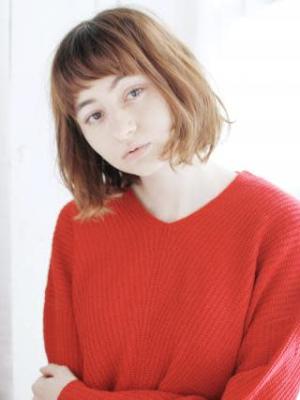 ショートバングのニュアンスカールボブ