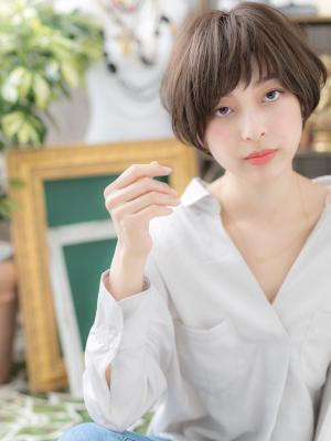 小顔切りっぱなし大人かわいいくびれショート　寒色系カラー