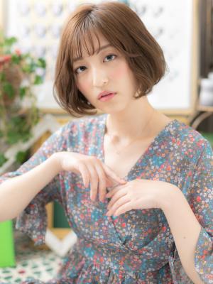 ひし形シルエット大人かわいい前下がりボブ　透け感