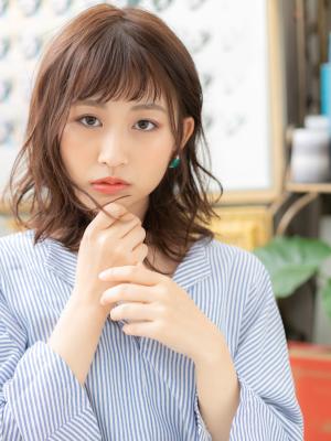 大人かわいい重軽♪くせ毛風フリンジウェーブレイヤーミディアム