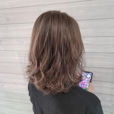 オリーブグレージュ