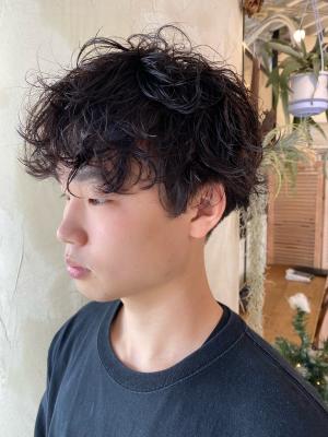 くせ毛風ラフニュアンスパーマ　ツーブロマッシュ