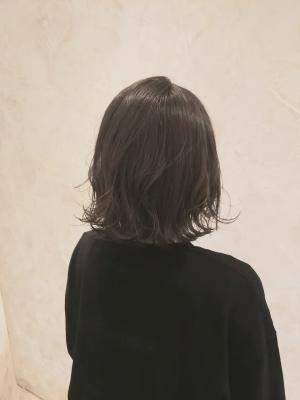 切りっぱなしボブ×オリーブグレージュ