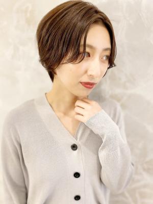 センターパートでモードでクールなショート