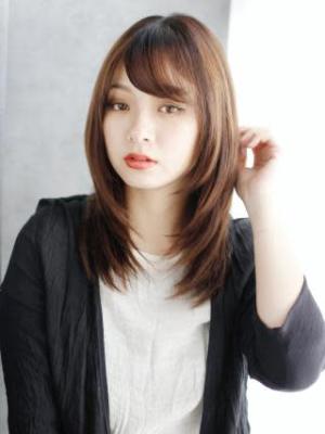 透け感バングのナチュラルレイヤー