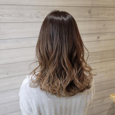 グラデーショングレージュ