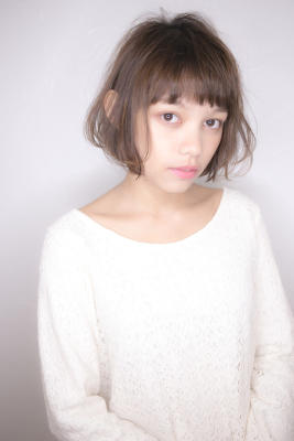 パッツン前髪が可愛いゆるふわパーマ