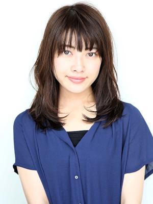 ラフさで決めるセミロングスタイル
