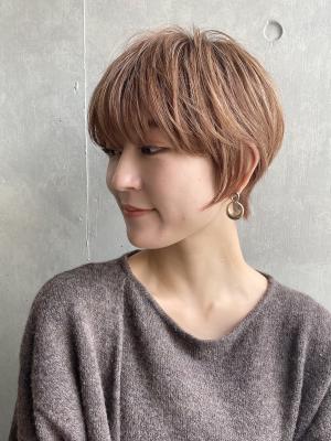 小顔耳掛け大人ショートヘア
