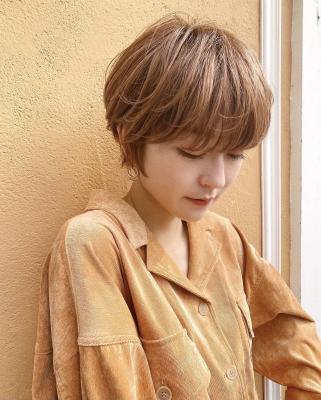 小顔耳掛け大人ショートヘア　柔らかデジタルパーマ