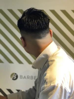 スキンフェードスタイル【BARBER-BAR】