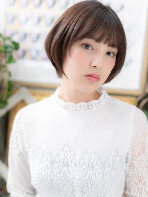オリーブアッシュ小顔前下がりナチュラルボブ　マッシュショート