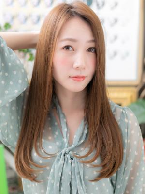 大人かわいいオリーブベージュ小顔ロング　かき上げ