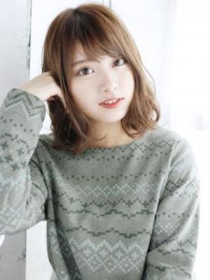 ふんわりシルエットの外はねカール
