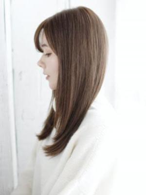 透け感ベージュのナチュラルストレート