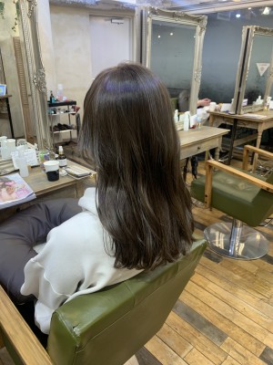 カーキアッシュ