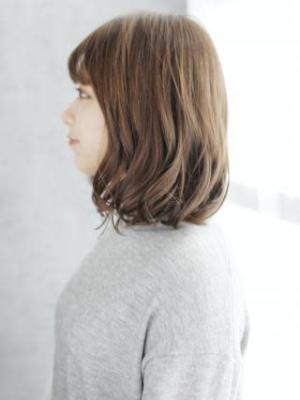 ふんわりシルエットの外はねカール