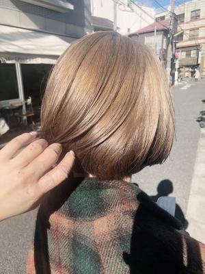 ミルクティー×ぱつっとボブ