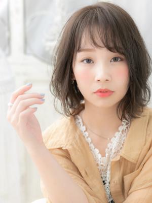 オリーブアッシュ斜めバングくせ毛風大人ボブ 　小顔ボブ