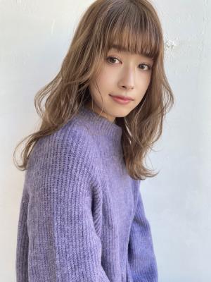 愛されロングヘア　明るめベージュカラー