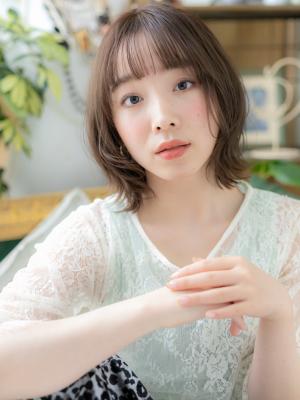 濡れ髪フェザーバング小顔前下がりロングボブ 抜け感 濡れ髪フェザーバング小顔前下がりロングボブ 抜け感