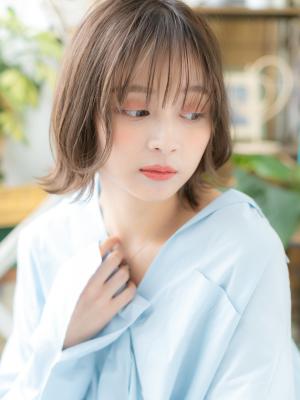 透け感バング小顔前下がり外ハネくびれヘア ハイライトカラー 透け感バング小顔前下がり外ハネくびれヘア ハイライトカラー
