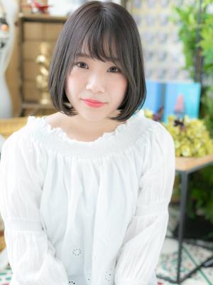 黒髪艶カラーが大人かわいい小顔前下がりボブ 切りっぱなし 黒髪艶カラーが大人かわいい小顔前下がりボブ 切りっぱなし