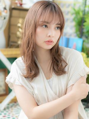 外国人風オリーブカラーナチュラルストレート　くせ毛カット