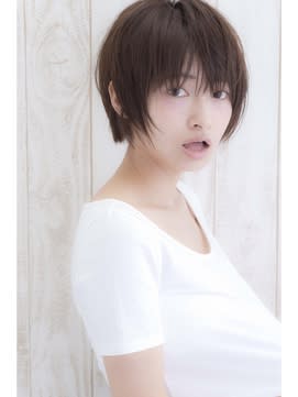 大人の女性にオススメの小顔ショート　