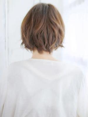 ゆる毛先のバルーンボブ